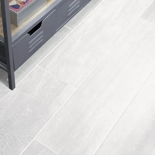 Picture of light gray wood effect tiles 